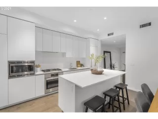 Photo #6: 21608220 Listing 