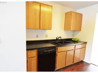 Photo #3: 21608744 Listing