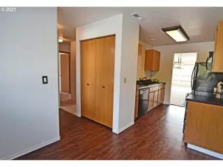 Photo #4: 21608744 Listing