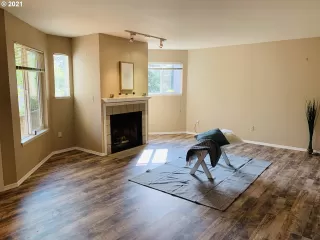 Photo #2: 21609205 Listing