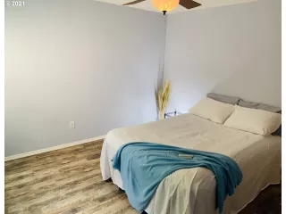 Photo #5: 21609205 Listing