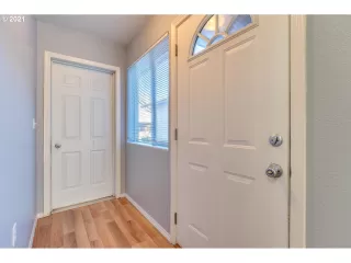 Photo #4: 21609301 Listing