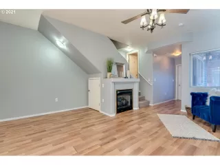 Photo #5: 21609301 Listing