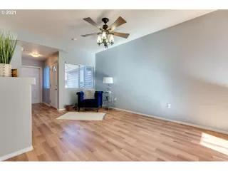 Photo #6: 21609301 Listing