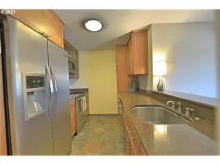 Photo #5: 21609428 Listing 