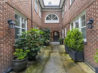 Photo #1: 21609596 Listing