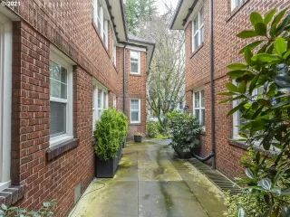 Photo #3: 21609596 Listing