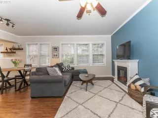 Photo #6: 21609596 Listing