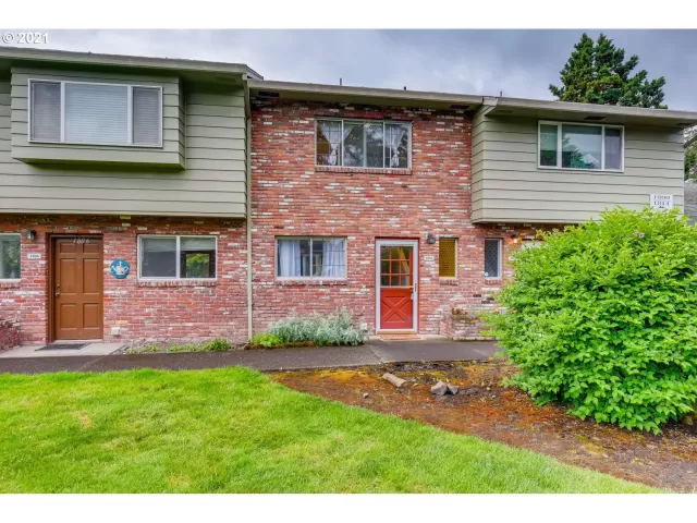 MLS: 21610278 Condo For Sale