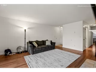 Photo #4: 21610611 Listing