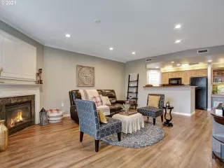 Photo #4: 21612655 Listing