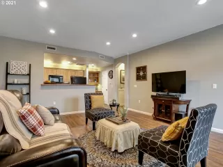 Photo #5: 21612655 Listing