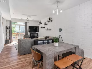 Photo #6: 21612807 Listing