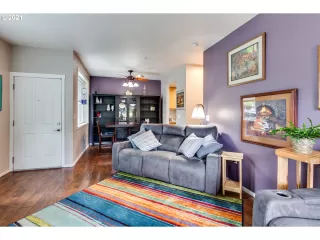 Photo #4: 21613413 Listing