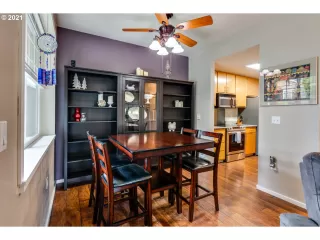 Photo #5: 21613413 Listing