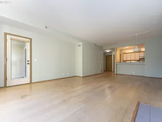 Photo #6: 21613454 Listing