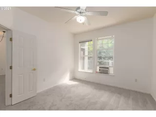 Photo #6: 21613781 Listing