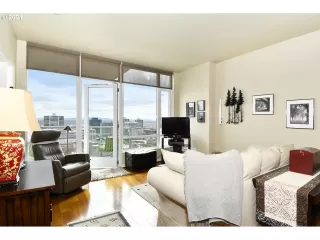 Photo #6: 21613906 Listing