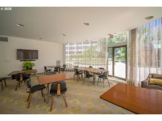 Photo #5: 216139118 Listing