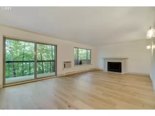 Photo #5: 21614513 Listing