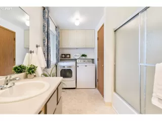 Photo #6: 21614707 Listing