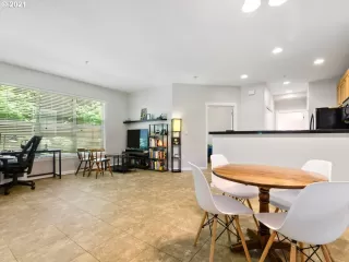 Photo #4: 21615043 Listing 