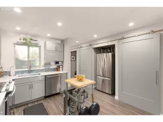 Photo #2: 21615448 Listing