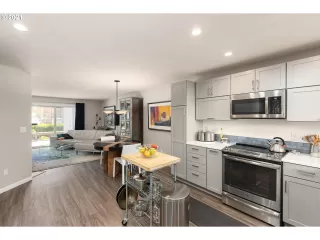 Photo #3: 21615448 Listing
