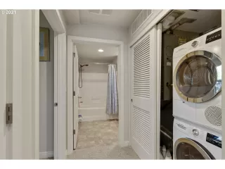 Photo #1: 21616033 Listing