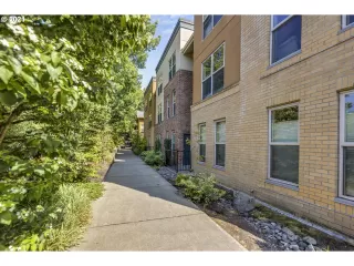 Photo #6: 21616033 Listing