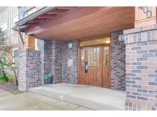 Photo #5: 21616619 Listing