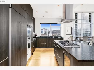 Photo #5: 21616768 Listing