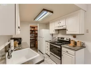 Photo #4: 21617061 Listing