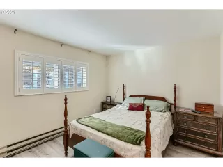 Photo #5: 21617061 Listing