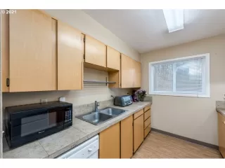 Photo #4: 21617089 Listing