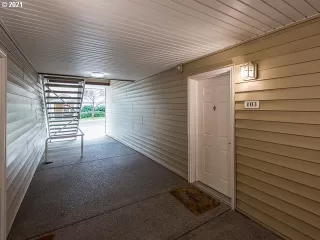 Photo #4: 21617124 Listing