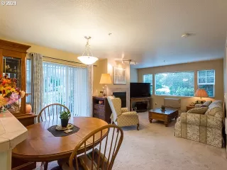 Photo #5: 21617124 Listing