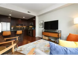 Photo #6: 21617211 Listing