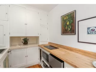 Photo #4: 21617317 Listing