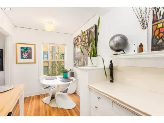 Photo #5: 21617317 Listing