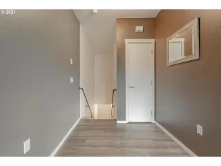 Photo #4: 21617360 Listing