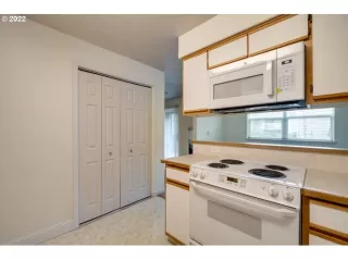 Photo #2: 21617385 Listing