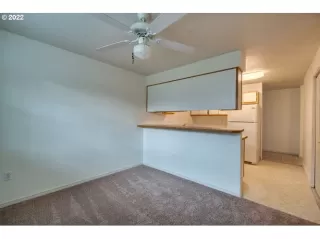 Photo #4: 21617385 Listing