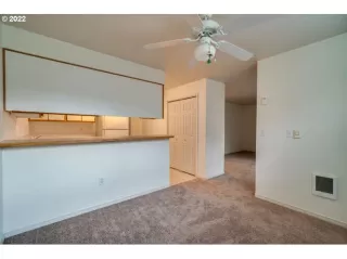 Photo #5: 21617385 Listing