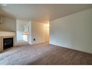 Photo #6: 21617385 Listing