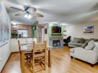 Photo #4: 21617778 Listing