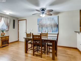 Photo #5: 21617778 Listing