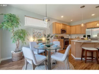 Photo #6: 21618444 Listing