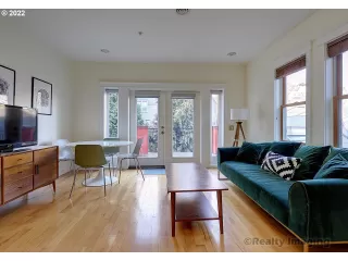 Photo #4: 21620277 Listing