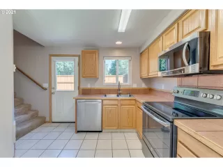 Photo #5: 21620429 Listing